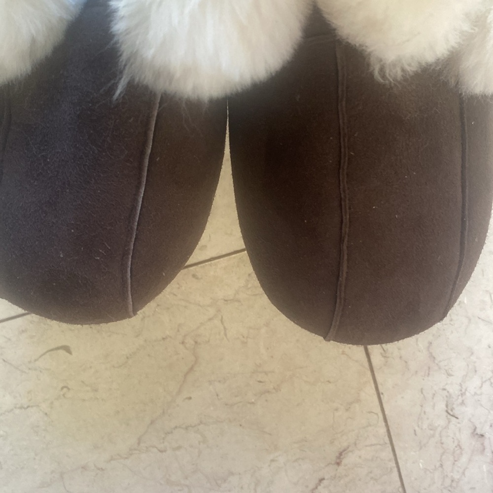 Cozy Brown suede Slippers with White shearling cuff and lining.NWOT - Picture 2 of 5